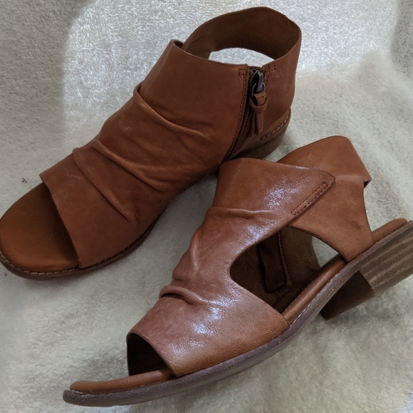 Sofft Naoma Casual Sandal, Open Toe, Stacked Low Heel - Picture 3 of 6